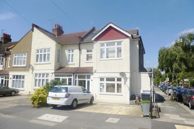 Flat to rent in Alric Avenue, New Malden