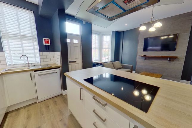 32 Royal Park Avenue, Leeds photo 3