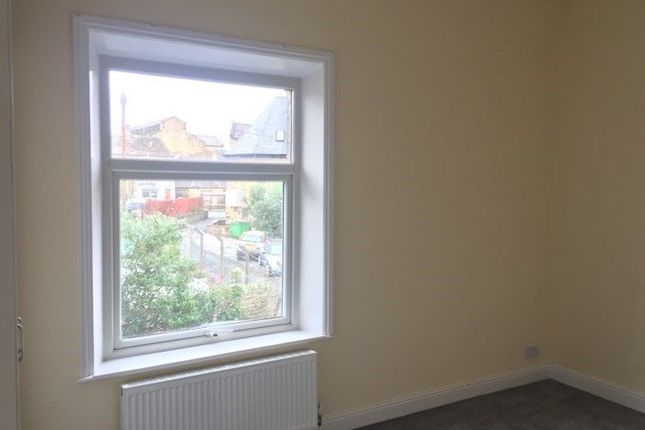 3 James Street, Elland photo 5