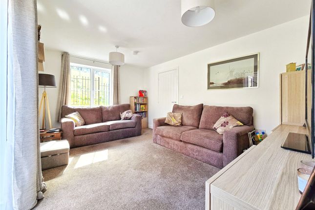 17, Seymour Close, Rossendale photo 4