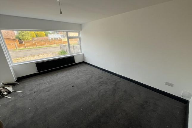 94 Rosslyn Road, Whitwick, Coalville, Leichester photo 3