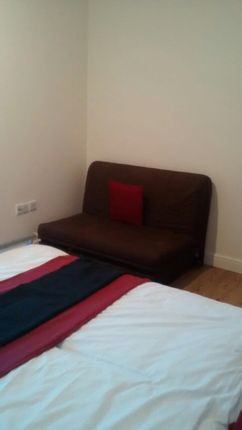 22, St. Ives Grove, Leeds photo 4