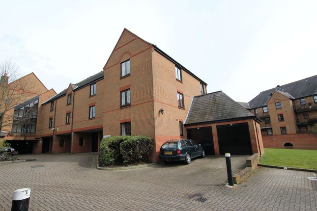 Thumbnail Flat to rent in Fitzwalter Place, Chelmsford Road, Dunmow, Essex