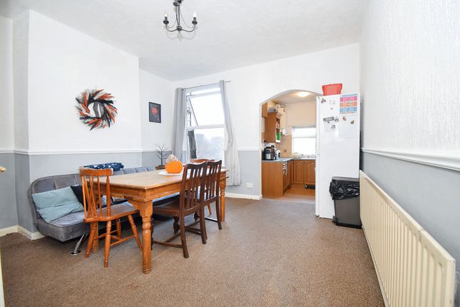 37 Lowgates, Chesterfield photo 4