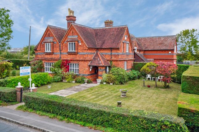 2-bed house on 7 Braywood Cottages, Oakley Green Road, Windsor, £450,000