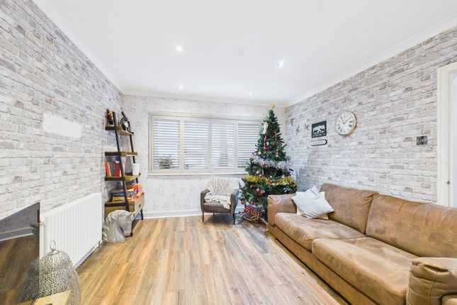 48 Clover Hill, Newcastle Upon Tyne photo 2