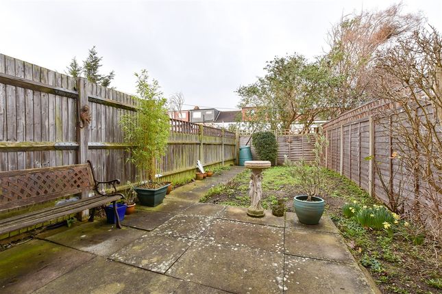 Chelsea Gardens, Cheam photo 2