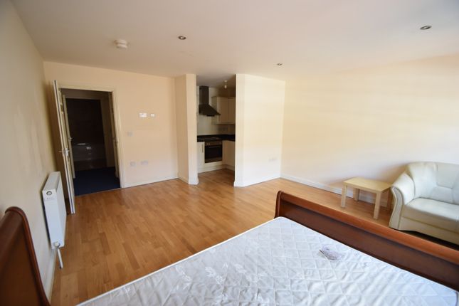 Flat 4, 12 Gordon Street, Bedfordshire photo 3