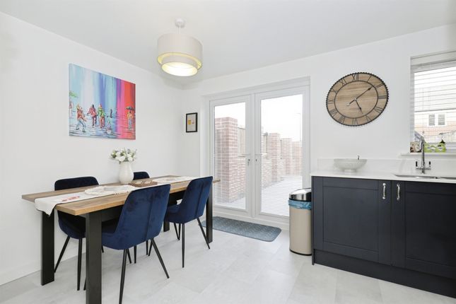 6, Arant Close, Harrogate photo 4