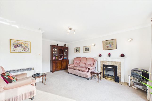 Flat 11, Firwood Court,, Southwell Park Road, Surrey photo 3