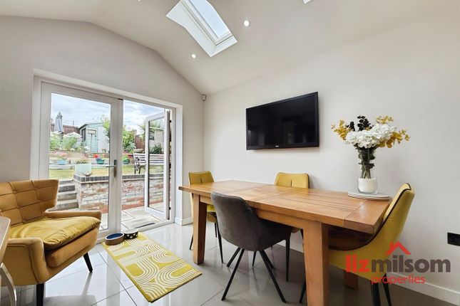 10, Queens Drive, Swadlincote photo 3