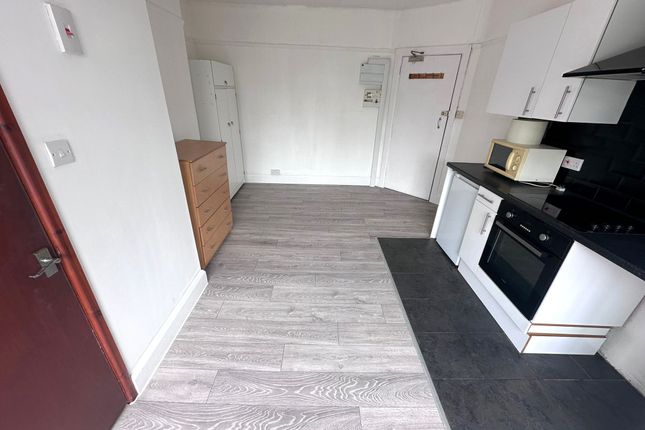 Flat 4 1, Oakmount Avenue, Southampton photo 4