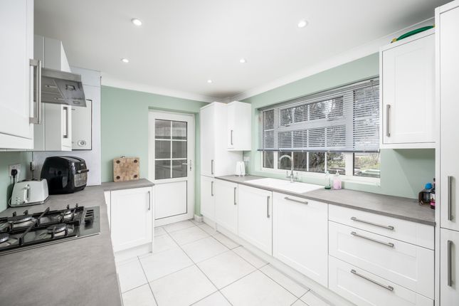 1 Barnett Way, Aylesbury photo 2