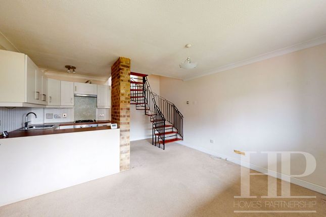 13 Woodcourt, Crawley photo 5