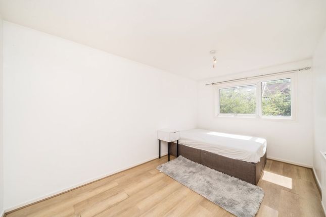 1, William Margrie Close, London photo 4