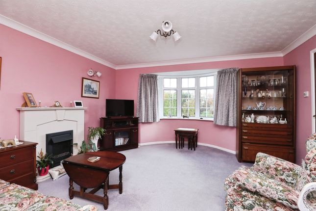 21, Lime Tree Crescent, Dereham photo 2