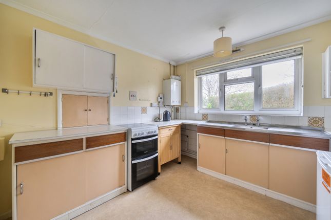 10, Farm View, Cobham photo 4