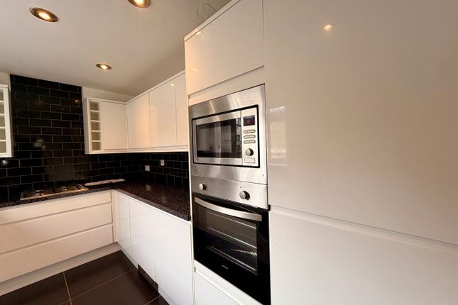 212, Burnley photo 2