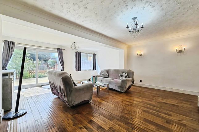 139, Horton Road, Surrey photo 2