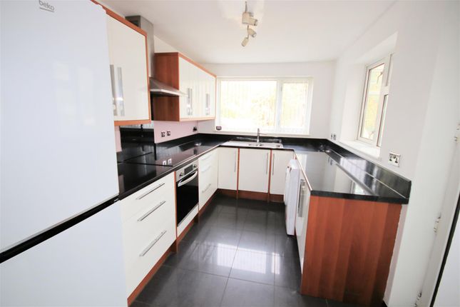 103, Runfold Avenue, Icknield Catchment, Luton photo 2