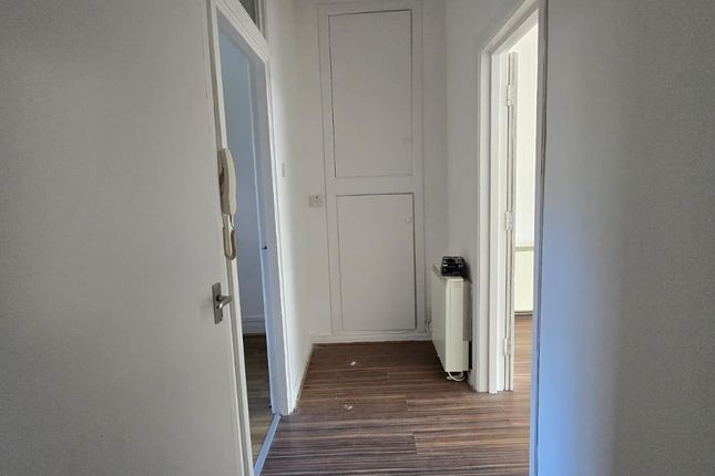 Ground Floor, Flat 1, 37 South Parade, Pensarn photo 4
