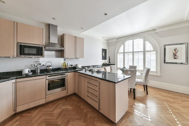 33, Burton Court, Chelsea photo 3