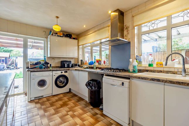 8 Lee Road, Lee Road, Basildon photo 4