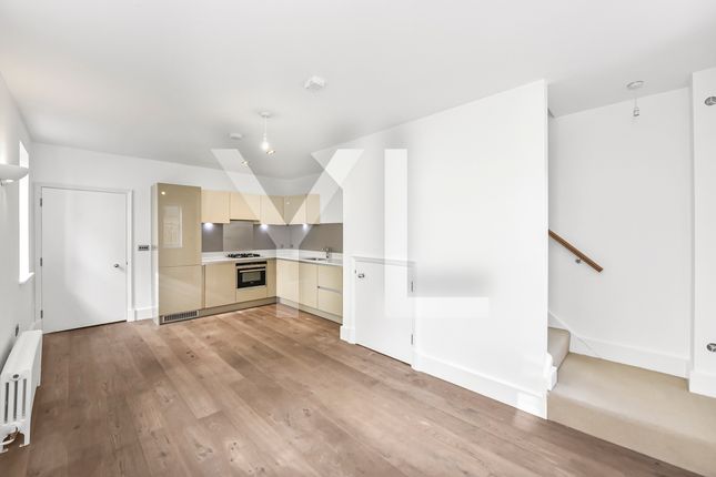 1-bed house on 46, Ashmore Road, Royal Military Academy, Woolwich, £300,000