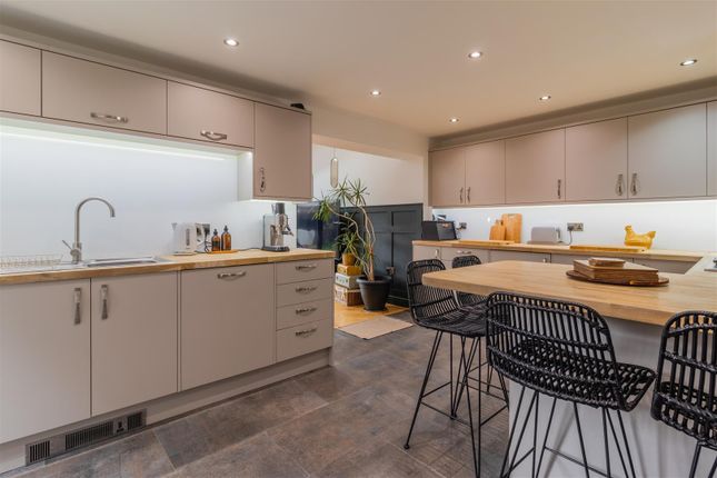 8, Orchard Way, Southam photo 4