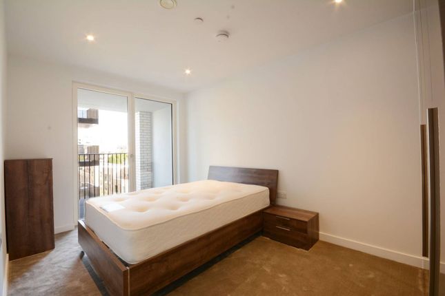 Thumbnail Flat to rent in Sayer Street, Elephant And Castle, London