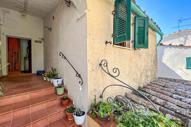 Thumbnail Apartment for sale in Micciano, Pomarance, Pisa, Tuscany, Italy
