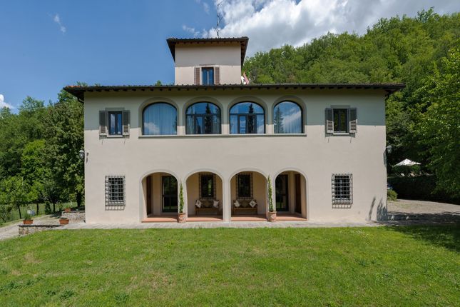 Villa for sale in Reggello, Florence, Tuscany, Italy