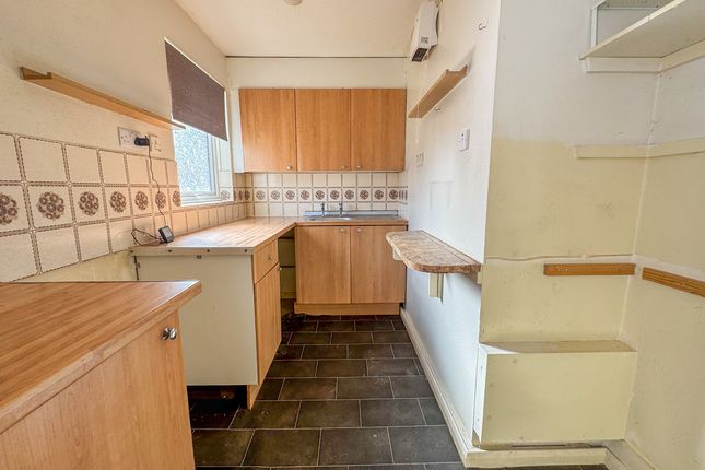 46, Woodstock Crescent, Hockley photo 3