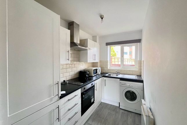 Flat for sale in Plymouth Point, Manchester