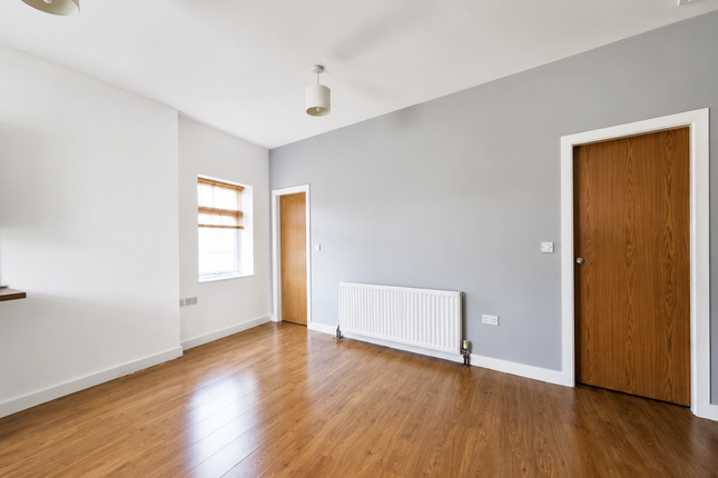 122 Leeds Road, Castleford photo 3