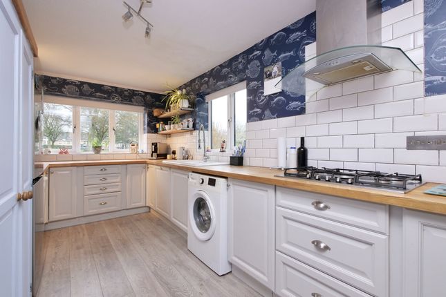 12 Glovers Close, Milborne Port, Sherborne photo 2