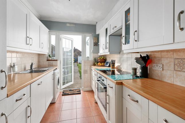 80, Westcroft Gardens, Morden photo 4