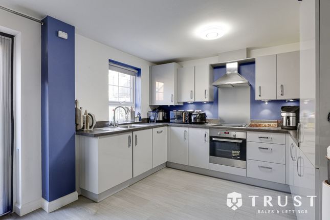 4 Bradfield Avenue, Leeds photo 2