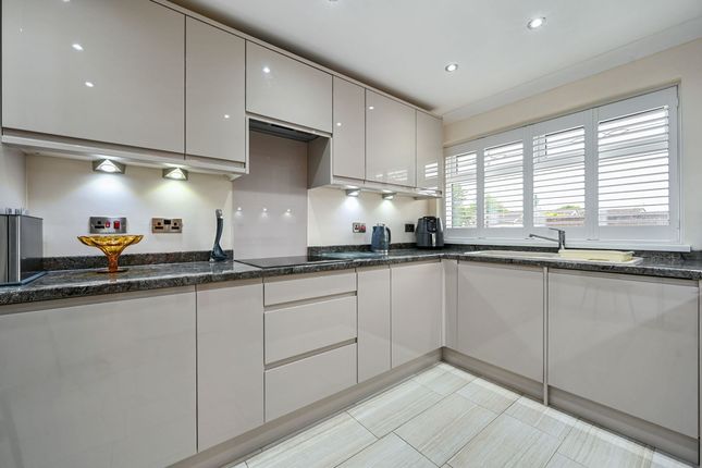 168 Lynwood, Folkestone photo 3