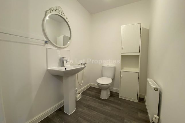41, Metcombe Way, Manchester photo 4