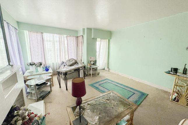 Flat 4, 1 Beach Towers, West Parade, Bexhill-On-Sea photo 3