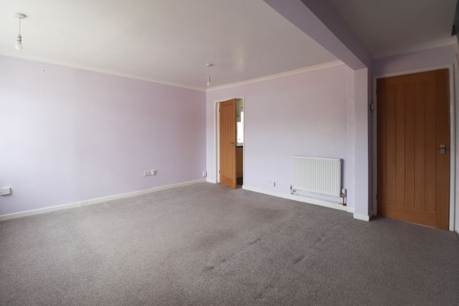 1, Burden Close, Swindon photo 3