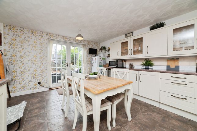 1, Falkirk Close, Hull photo 3