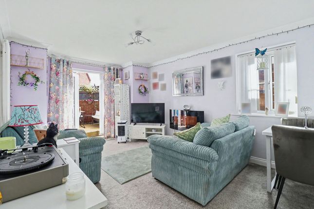4 Lindal Court Allen Road, Southampton photo 2