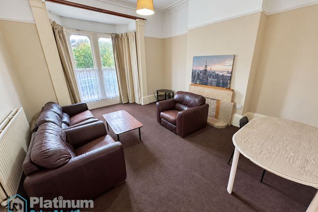 Elmwood Avenue, Huddersfield photo 2