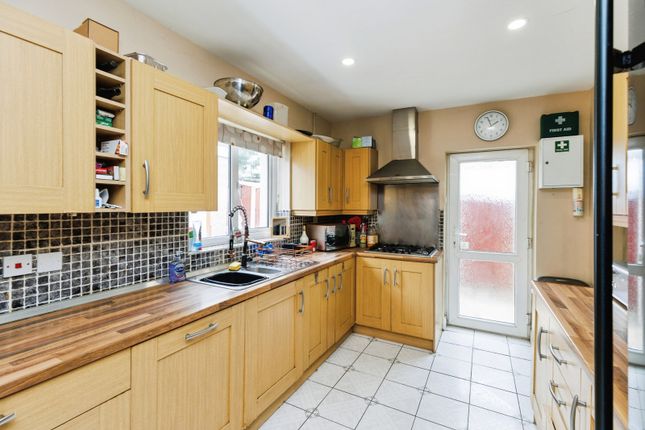 13, Eighth Avenue, Wrexham photo 4