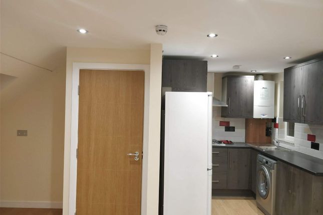 Flat C, 108 Southdown Crescent, HARROW photo 4