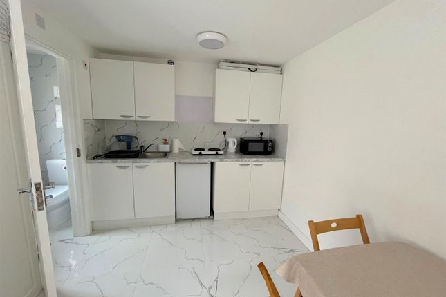 Studio to rent in St. Aubyns Avenue, Hounslow