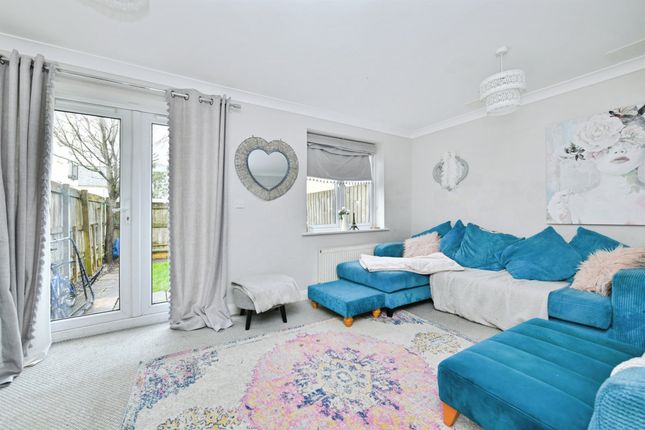 72, Frobisher Approach, Plymouth photo 2