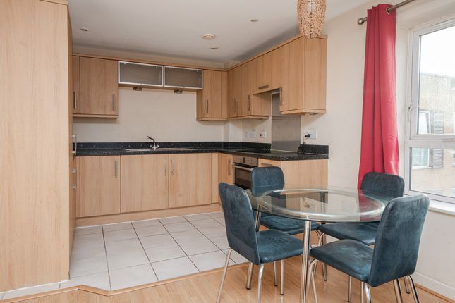 Lanadron Close, Isleworth photo 4